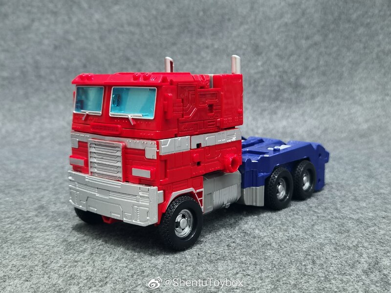 Iron Commander Oversized Earthrise Optimus Prime  (8 of 9)